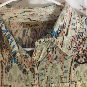 Wrangler riding shirtWrangler New w/ Tags on the ranch or country nite life